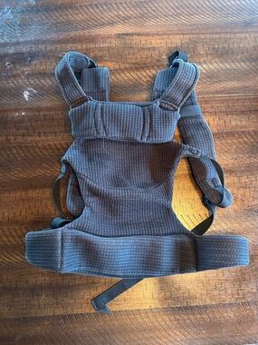Kids One-Piece Carrier in Black